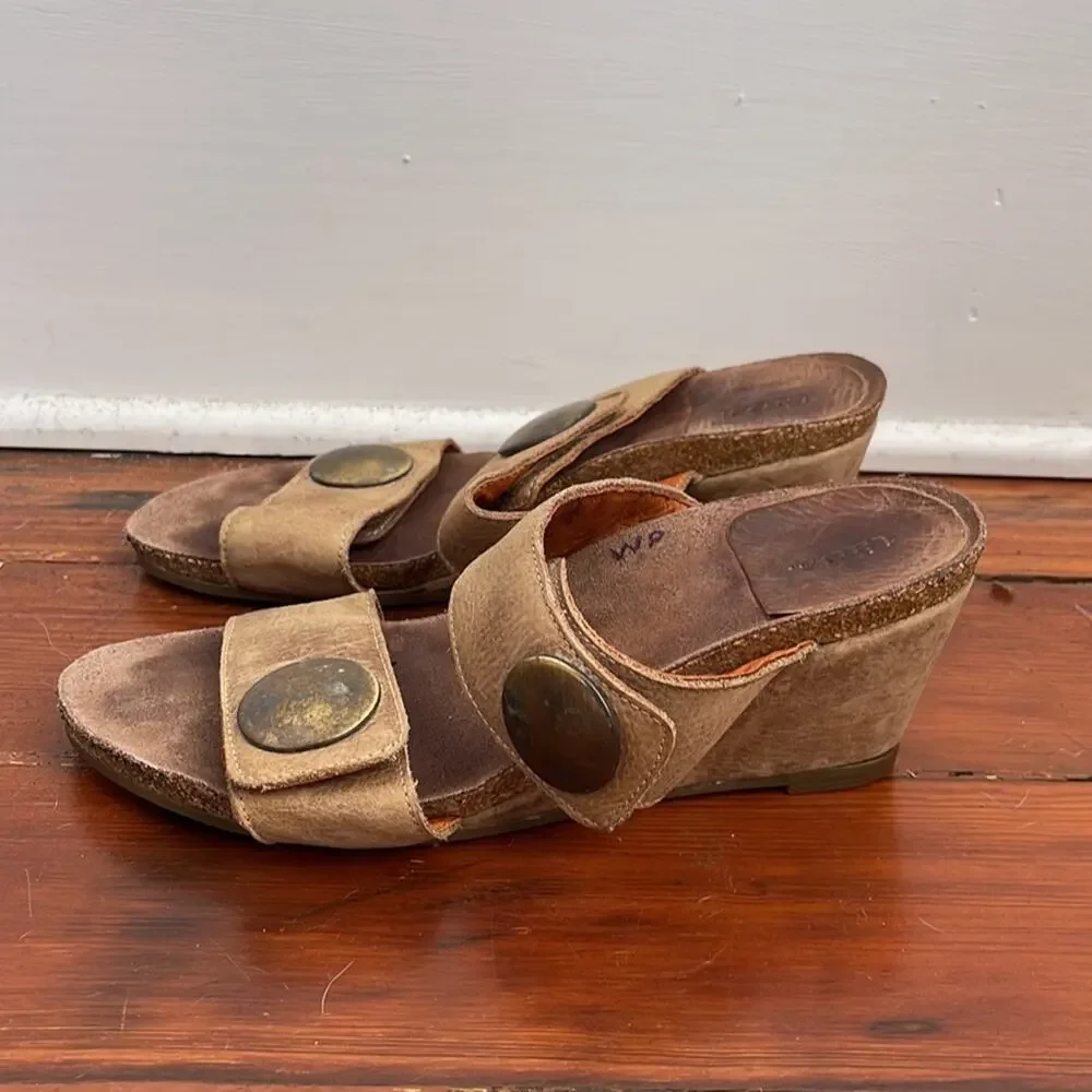 Taos Carousel leather two strap slip on wedge sandals sz 37